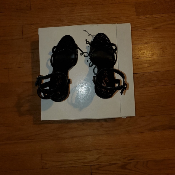 Alice + Oliva Paola Strappy Sandal - Picture 2 of 3